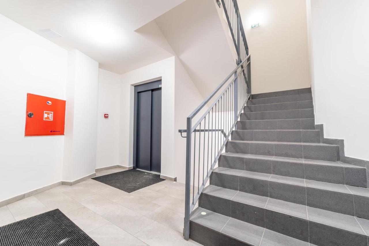 Brand New Studio Apartment #51 With Free Secure Parking In The Center Prague Luaran gambar